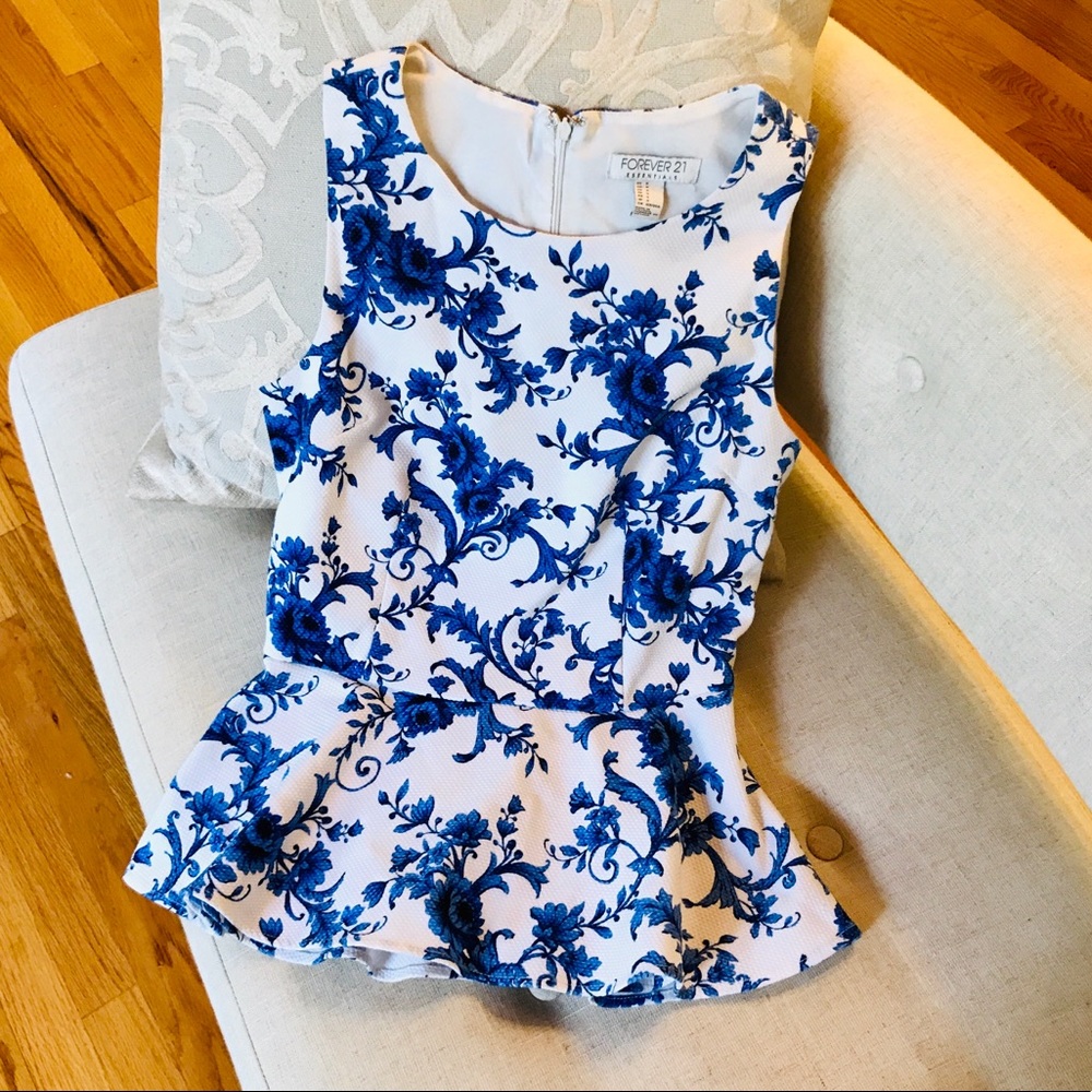 Cute floral ruffle top, Sz S